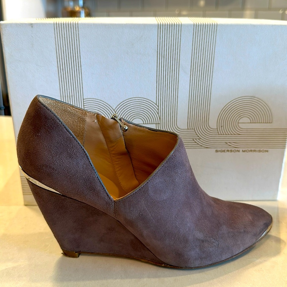 Sigerson Morrison taupe wedges